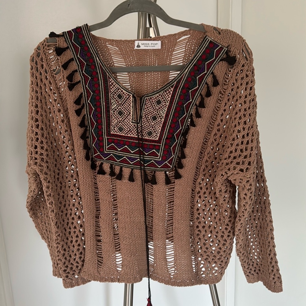 Ladies tan Miss Pop sweater , one size fits most, more like a medium – large